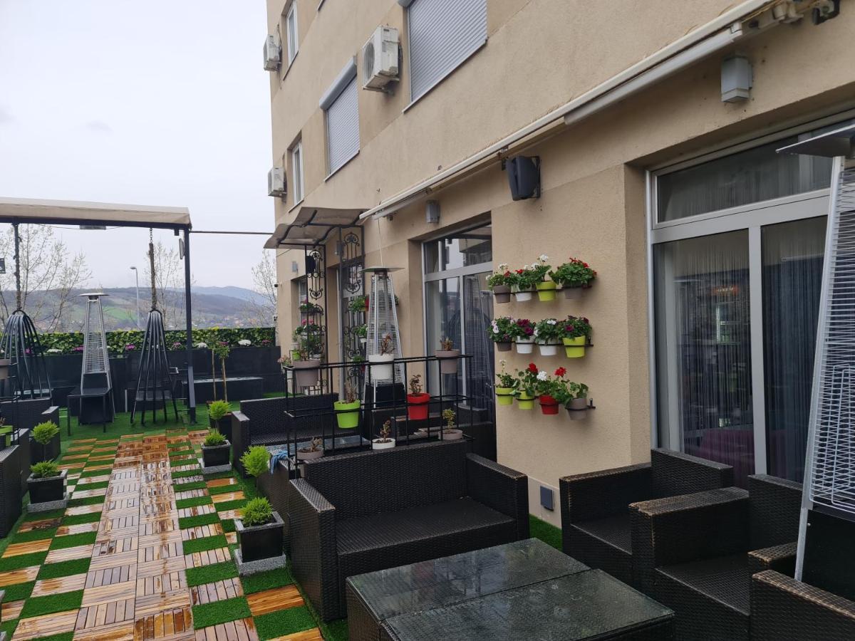 Hotel Tri "O" Topola Экстерьер фото
