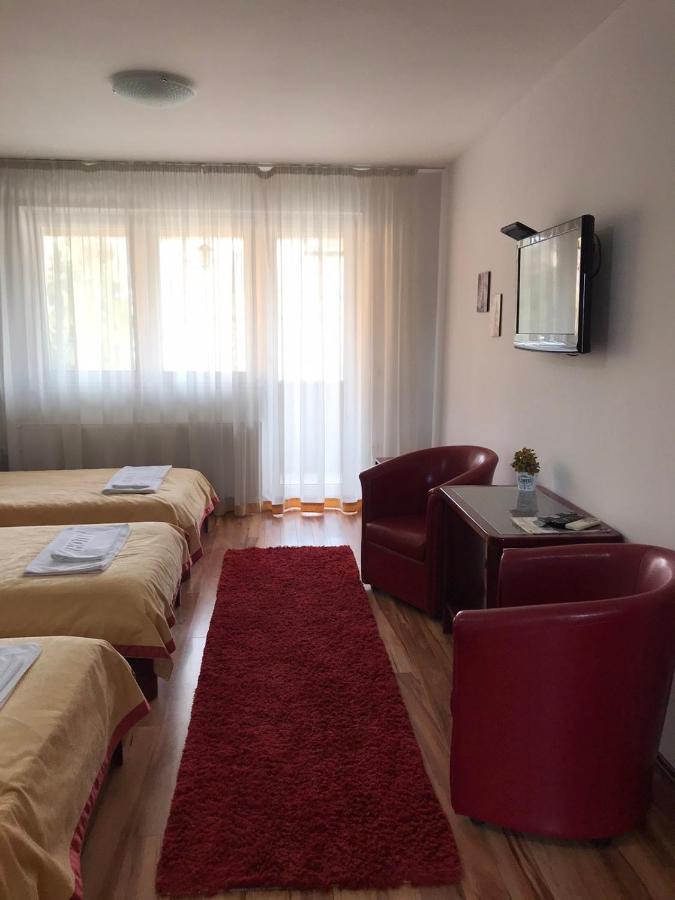 Hotel Tri "O" Topola Экстерьер фото
