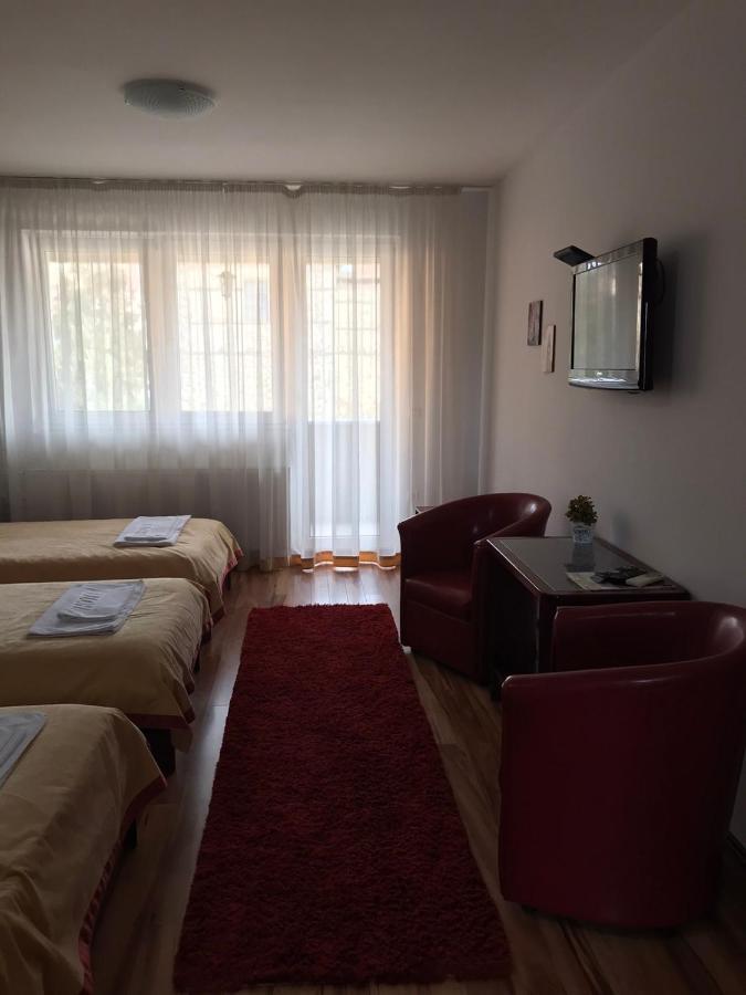 Hotel Tri "O" Topola Экстерьер фото