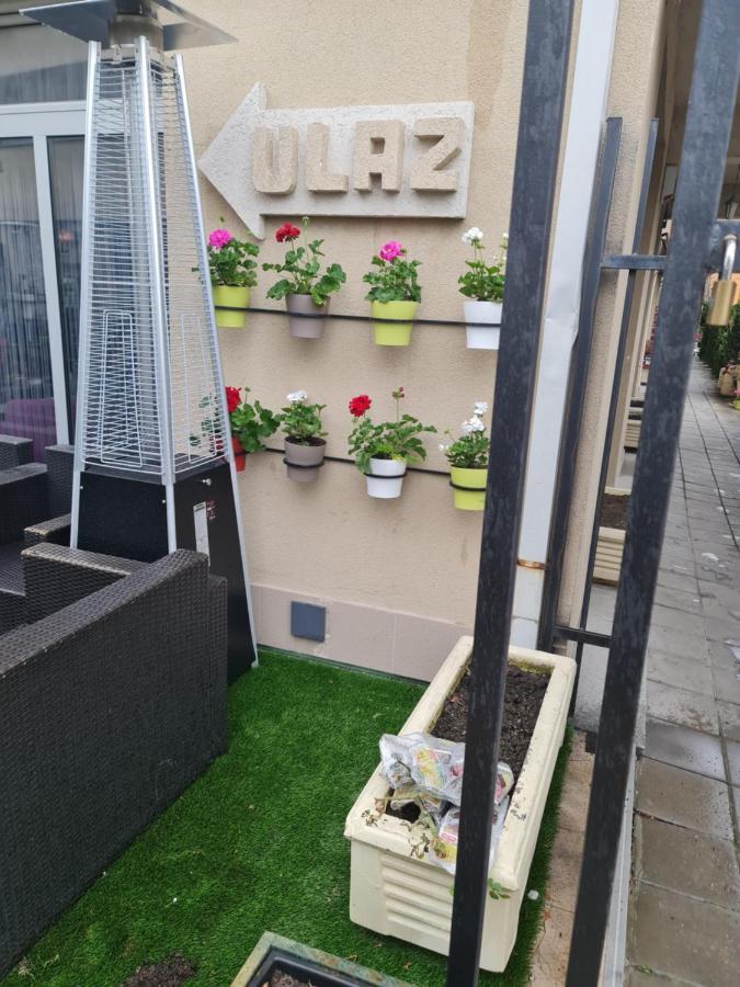 Hotel Tri "O" Topola Экстерьер фото