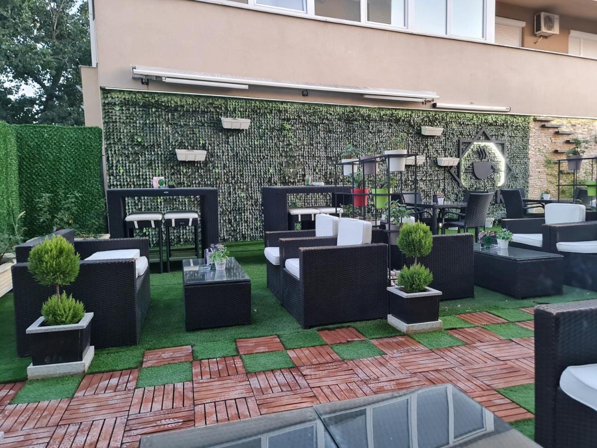 Hotel Tri "O" Topola Экстерьер фото